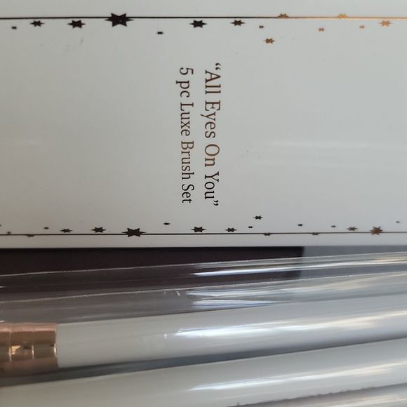 Crown All Eyes On You - 5 Pc Luxe Brush Set - Picture 3 of 7